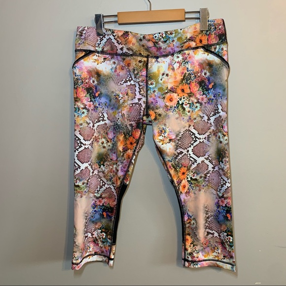 Ki Pro Performance Pants - Ki XL pro performance floral snakeskin crop leggings w mesh detail